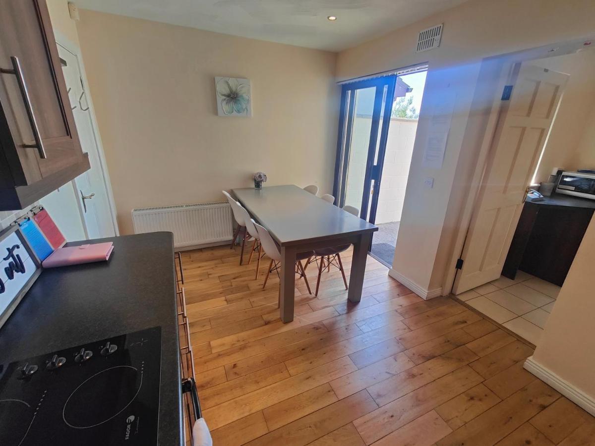 Modern City Centre House In Heart Of Galway City Exterior photo